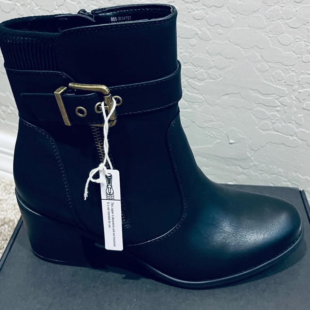 Ladies White Mountain Booties - Picture 1 of 3